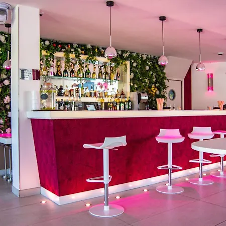 Oz'inn & 5* Agde