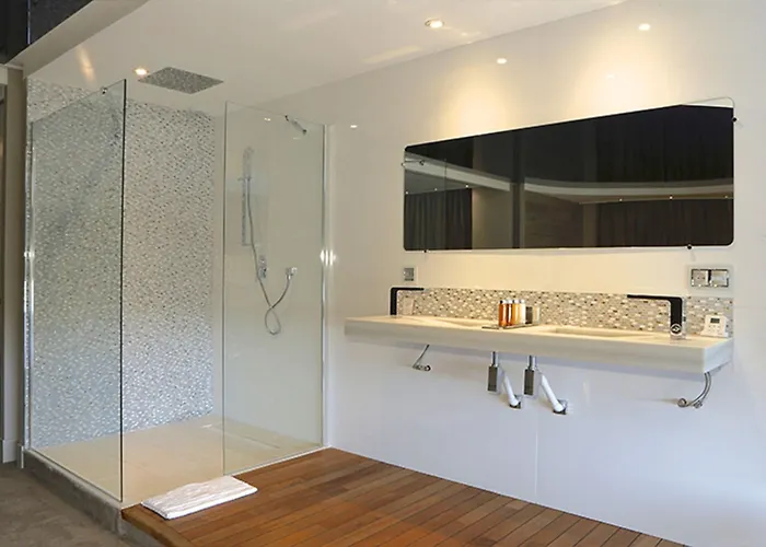 Отель Oz'inn & 5*