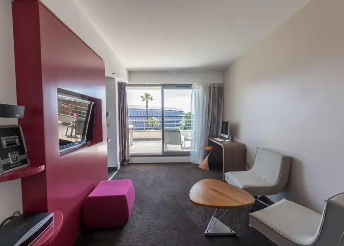 Отель Oz'inn & 5*