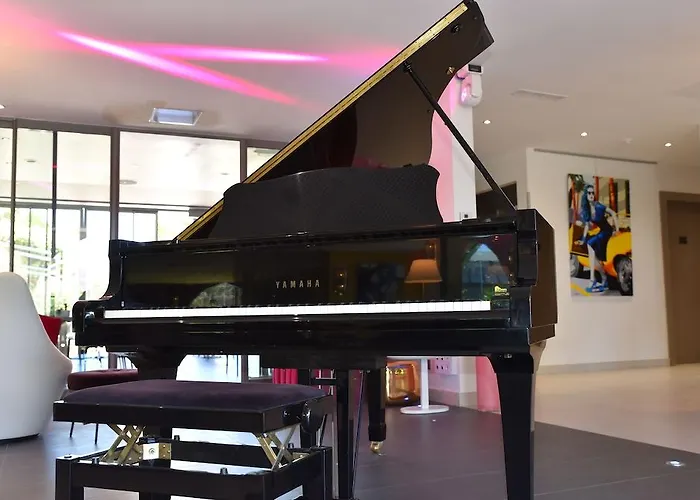 Отель Oz'inn & 5*