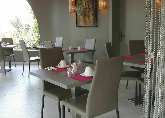 Отель Oz'inn & 5*